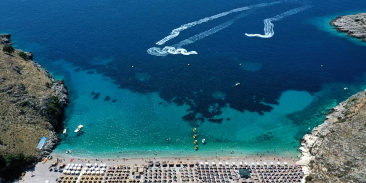 Bumi turistik në Shqipëri: “Njerëzit janë shumë miqësorë”