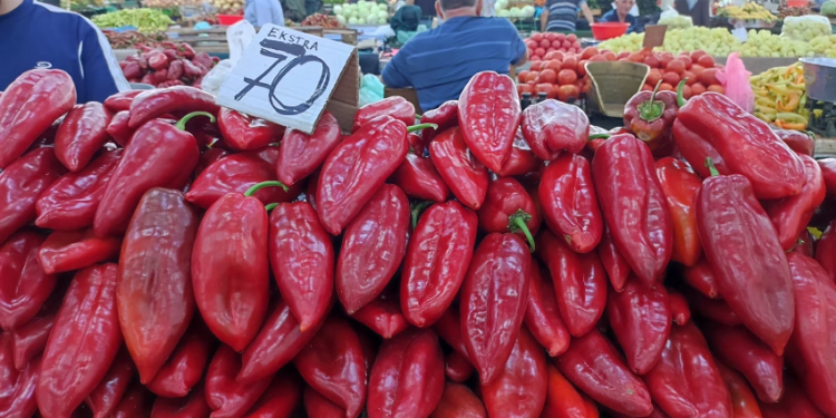 Çmimet e larta ua vështirësojnë qytetarëve bërjen e ajvarit dhe turshive