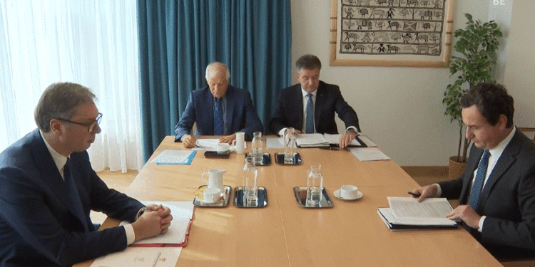 Njohësit e politikës: Dialogu Kosovë – Serbi është në ngërç, duhet ndryshuar qasja