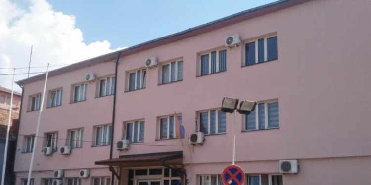 Lista Serbe: Institucionet serbe nuk do të largohen nga zyrat në Mitrovicë të Veriut