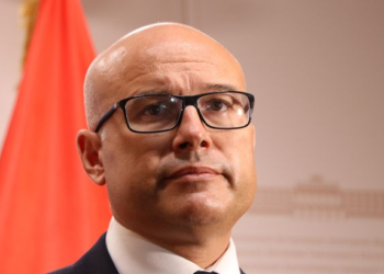 Ministri i Mbrojtjes së Serbisë thotë se ka tensione në Kosovë, përmend incidente