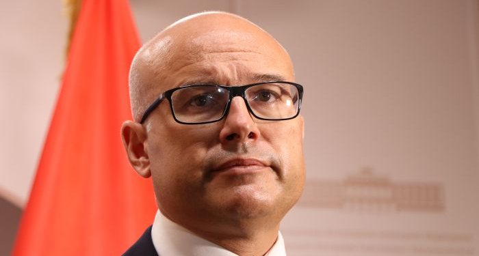 Ministri i Mbrojtjes së Serbisë thotë se ka tensione në Kosovë, përmend incidente