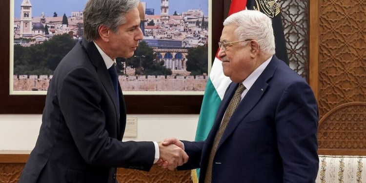 Blinken i bën thirrje presidentit palestinez të dënojë sulmin e Hamasit ndaj Izraelit