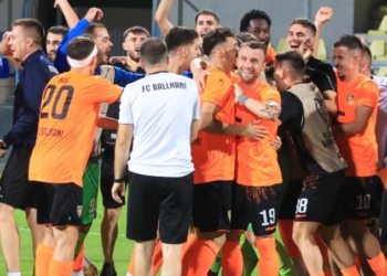 Ballkani publikon formacionin ndaj Dinamos