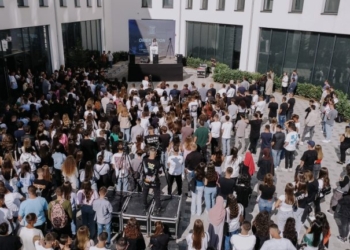 Në një ceremoni solemne u bë pritja e studentëve të rinj të gjeneratës 2023/24