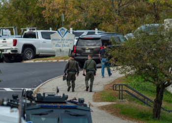 18 të vrarë nga sulmi masiv në ShBA, i dyshuari në arrati