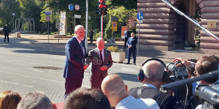 Scholz në Tiranë, pritet nga kryeministri Rama