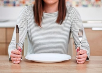 Cilat ushqime nuk duhet konsumuar në stomak bosh?