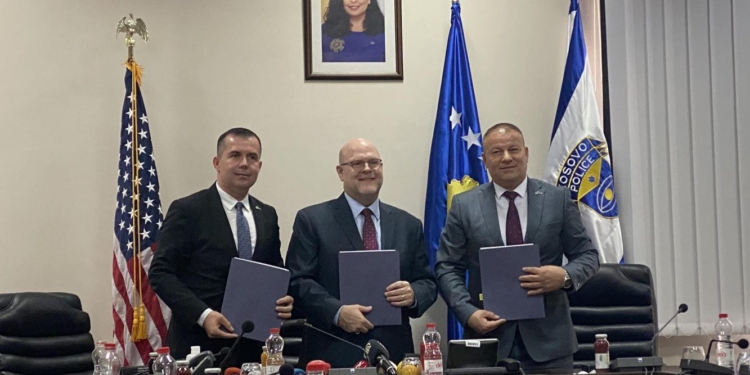 Amerika i dhuron Policisë shtatë dronë, Hovenier: Përkrahja nuk do të mungoj asnjëherë