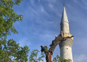 Vidhen paratë në një xhami në Kamenicë