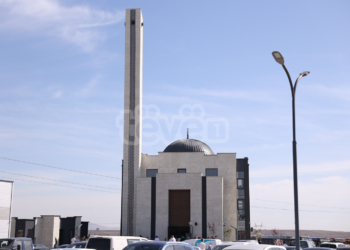 Hapet xhamia “Medina” në Fushë-Kosovë