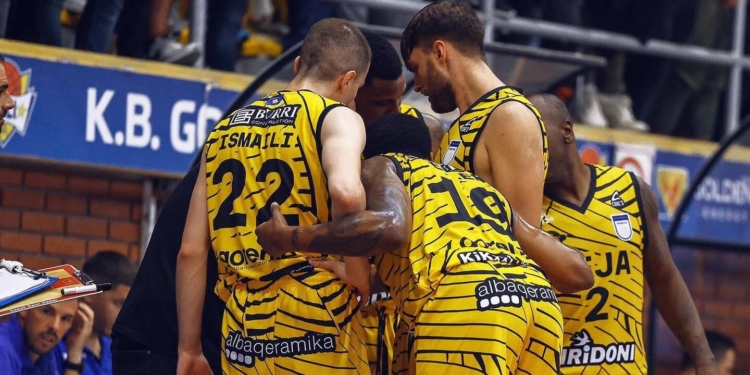 “Shqiponjat” mobilizohen, Peja kërkon suksesin në Evropë