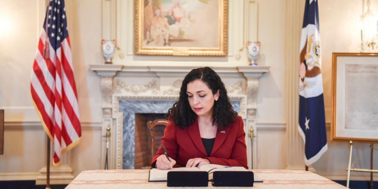 Osmani fillon vizitën zyrtare në Iowa të SHBA-së