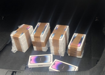 Parandalohet një rast i kontrabandimit të mallit në veri, konfiskohen 40 Iphone