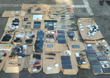 Shkup: Dhjetëra policë dhe të burgosur lëndohen gjatë përleshjeve në burgun e Idrizovës