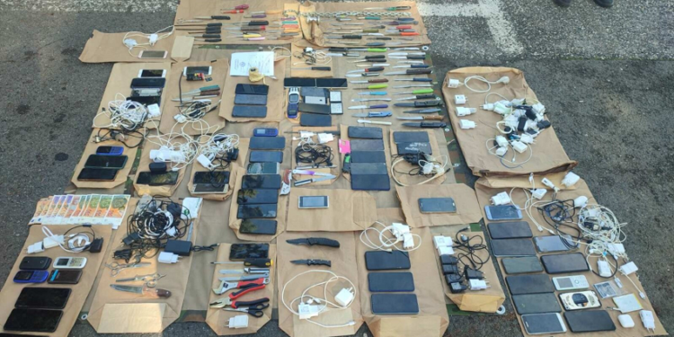 Shkup: Dhjetëra policë dhe të burgosur lëndohen gjatë përleshjeve në burgun e Idrizovës