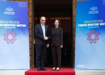 Baerbock: Serbia të reduktojë forcat në kufi, KFOR të tregojë angazhim më të madh