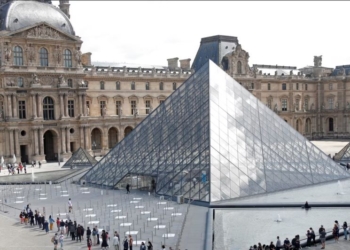 Evakuohet Muzeu i Luvrit pas një kërcënimi