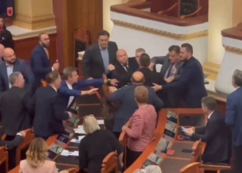 Rrahje mes deputetëve në Kuvendin e Shqipërisë