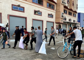 OKB: Palestinezët hyjnë nëpër depo për t’u furnizuar me ushqime