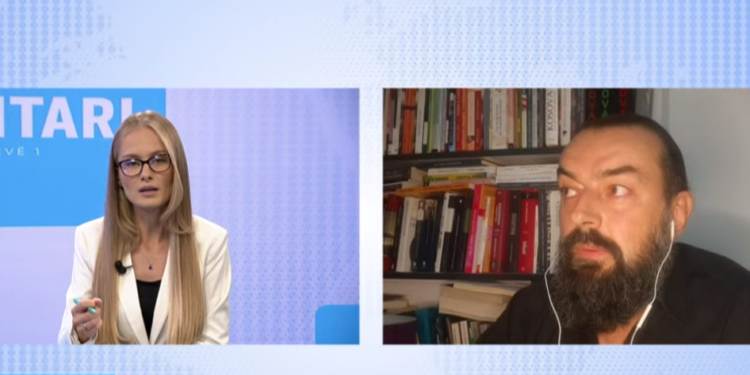 Sociologu rekomandon kufizimin e përdorimit të telefonave fëmijëve dhe komunikim me ta