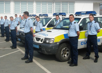 Suspendohen dy zyrtarë doganor, dyshohen për konflikt të dhunshëm fizik