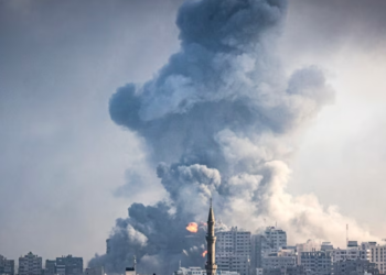 Izraeli i ashpërson bombardimet në Gazë