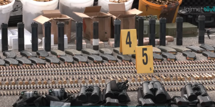 Ku i bleu Radojçiq armët për sulmin terrorist?