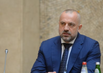 Radoiçiq heq dorë nga pronësia e kompanive në Serbi