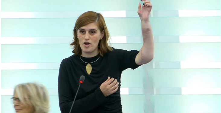 Bogujevci në KiE tregon shenjat e plagëve në dorë nga lufta: E papranueshme të sulmohemi ende