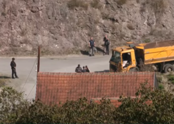 Shenjat që nuk po i lan as uji