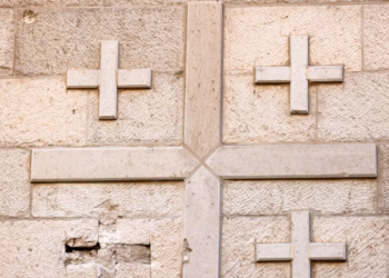 Raportohet për viktima pas një shpërthimi në një kishë në Gazë