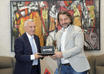 Rama i dhuron “Çelësin e Qytetit” Ambasadorit Minxhozi