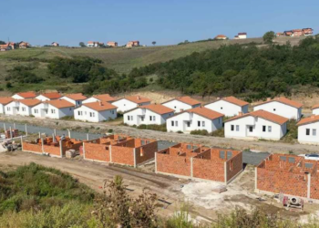 Qeveria ndan mjete për ndërtimin e shtëpive për komunitetet