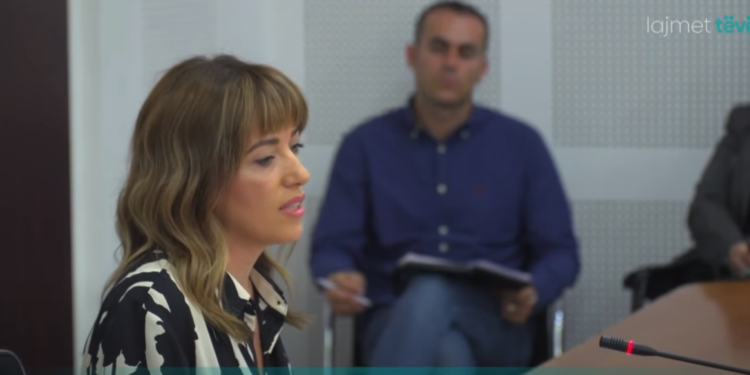 Akuzat e pushtetit ndaj Kushtetueses