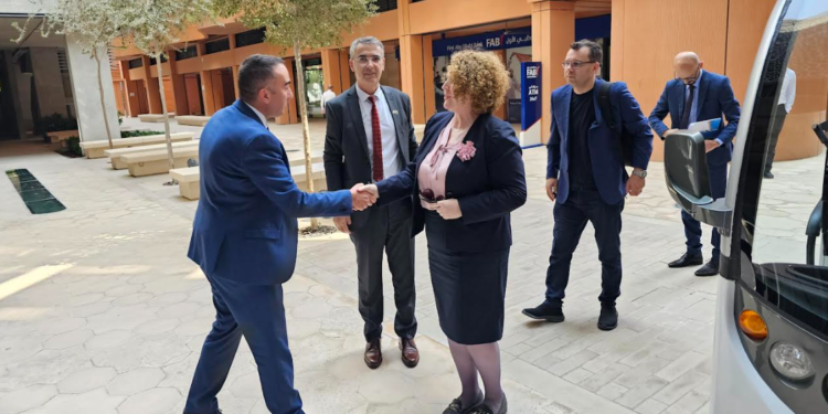 Hajdari në Emiratet e Bashkuara Arabe, kërkon investime në energjinë e gjelbër në Kosovë