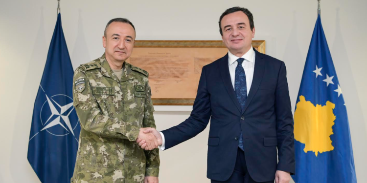 Kurti takoi komandantin e KFOR-it, i kërkoi që ta ruaj kufirin me Serbinë