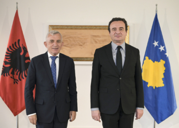 Kurti, priti në takim lamtumirës Ambasadorin e Shqipërisë në Kosovë