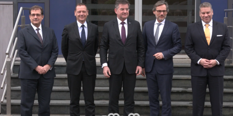 Pesëshja ShBA-BE në misionin e shpëtimit të bisedimeve