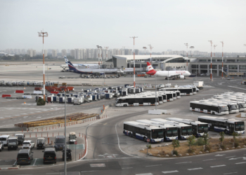 Linjat e mëdha ajrore anulojnë dhjetëra fluturime për në Tel Aviv