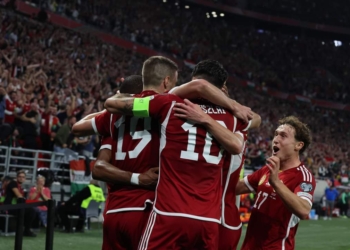 Hungaria “gjunjëzon” Serbinë në Budapest, fitore marrin edhe Italia e Danimarka