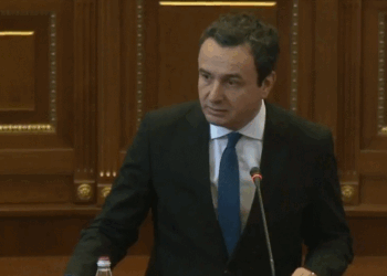 Mosvotimi i marrëveshjeve ndërkombëtare, Kurti refuzon t’u përgjigjet pyetjeve të deputetëve