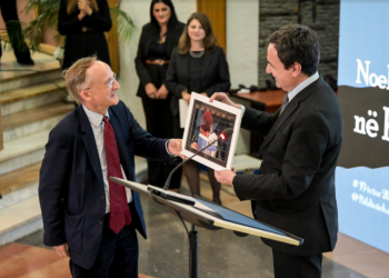 Kurti: Vepra e Noel Malcolm ndihmoi për të vërtetën historike për Kosovën