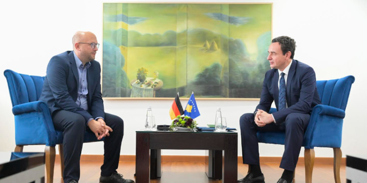 Kurti në takim me emisarin gjerman: Serbia të ndëshkohet ndërkombëtarisht