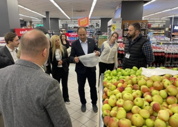 Aliu viziton marketet për respektimin e Udhëzimit për qeset plastike – tregon për gjobat