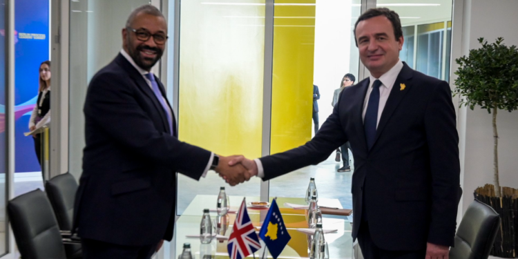 Kurti takohet me Cleverlyn: Serbia duhet të mbahet përgjegjëse për sulmin terrorist