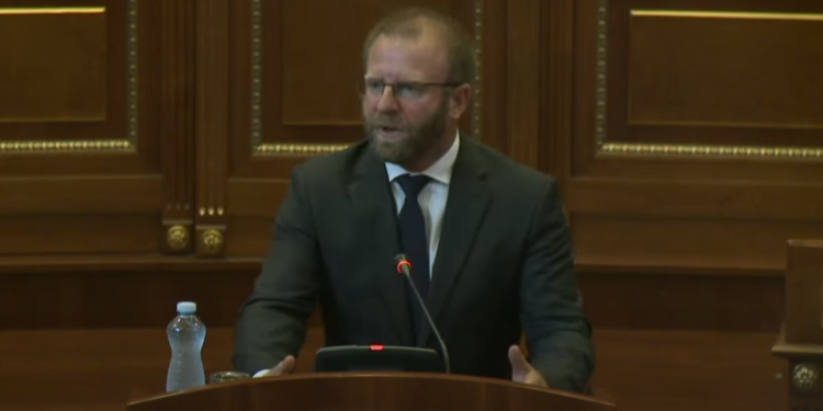 Abazi: VV me mosprezencë në Kuvend po dorëzohet para vetëvetes