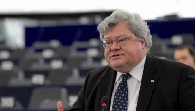 Deputeti gjerman i PE-së: Rezoluta e PE-së identifikon Serbinë përgjegjëse për tensione