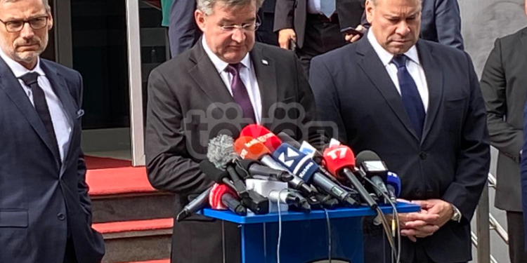 Lajçak: Erdhëm me një plan dhe e diskutuam me Kurtin
