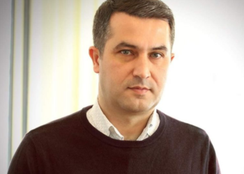 Behramaj: Bastisja tek Artani, përpjekje për ta shurdhuar çdo zë kritik